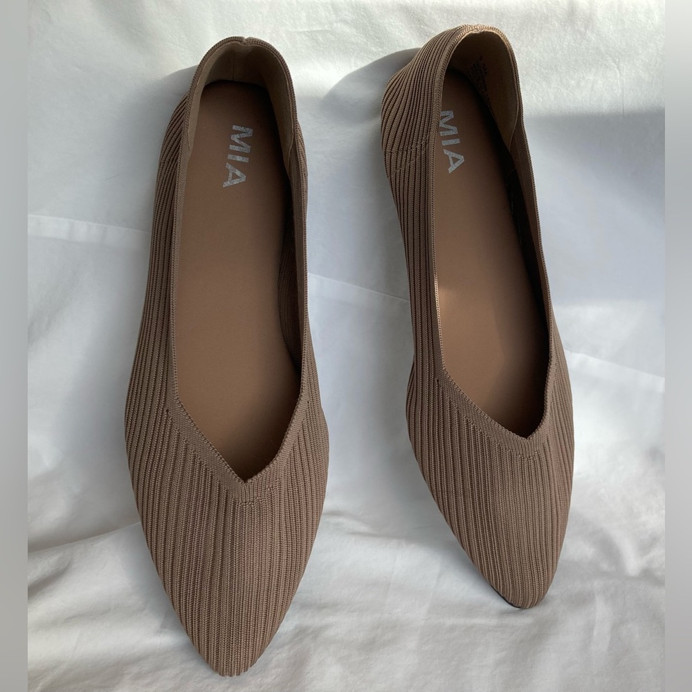 Mia Ballerina Flats size 9.5M never been worn
